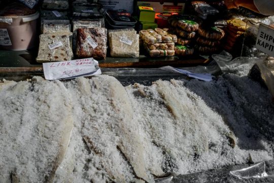 Γιατί είναι πιο «αλμυρή» φέτος η τιμή του μπακαλιάρου